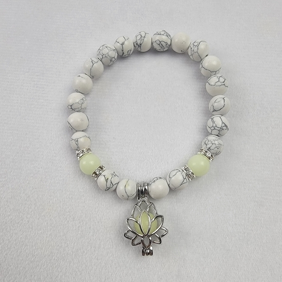 NWT natural stone luminous glow in the dark lotus flower strech charm bracelet - Picture 4 of 6